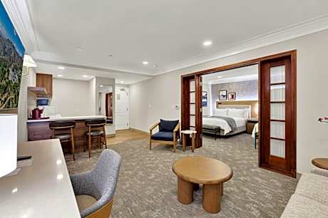 Queen Suite with Two Queen Beds and Jacuzzi - Non-Smoking