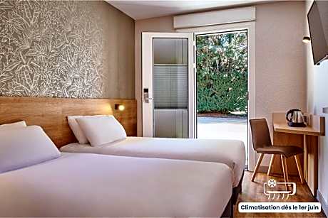 4 Single Beds