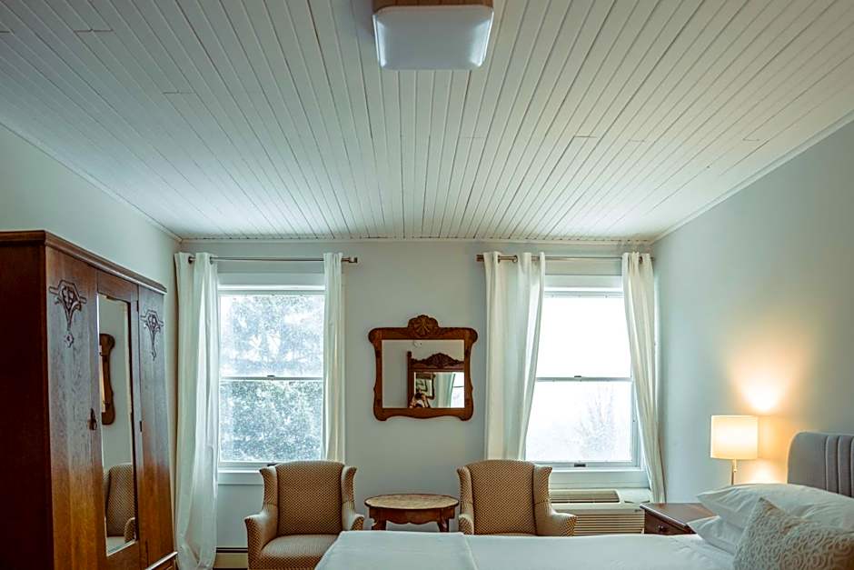 South Landing Inn