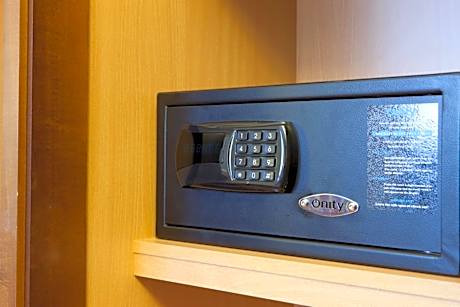 Family Room (2 Adults + 2 Children)