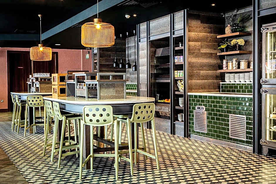 Waterfront Southport Hotel