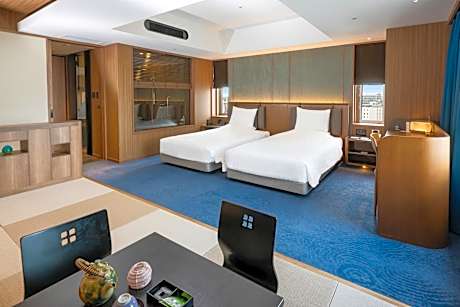 Corner Suite (For 1 person with executive lounge)