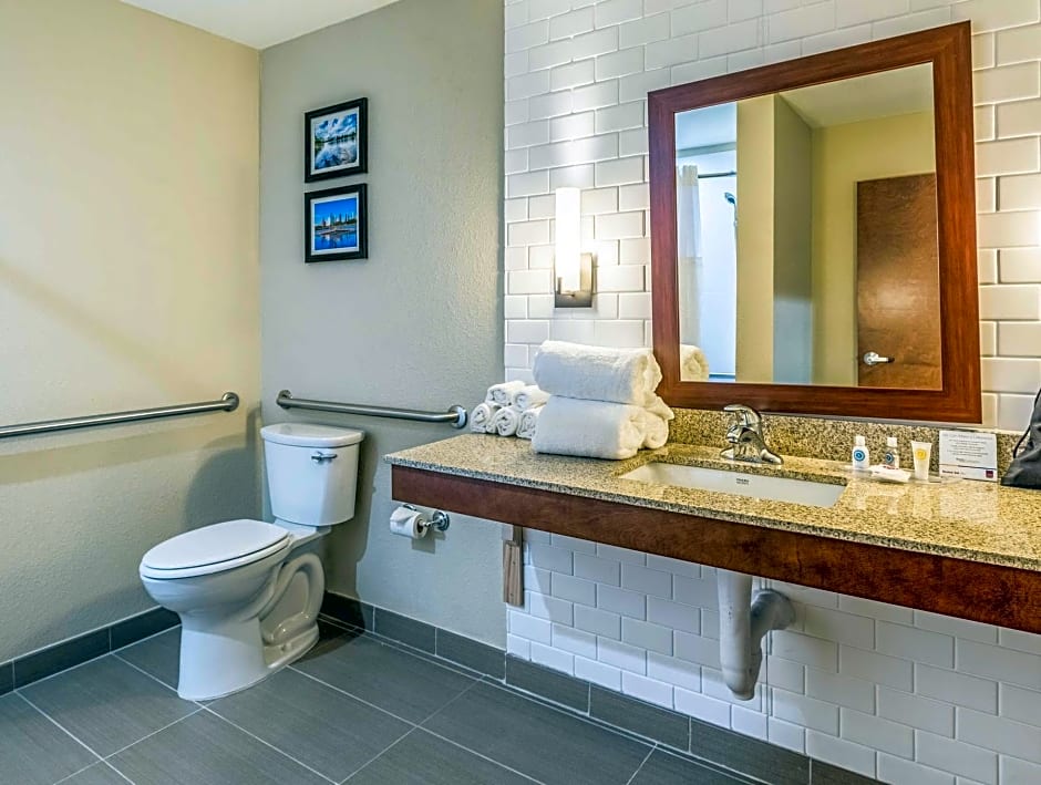 Comfort Suites