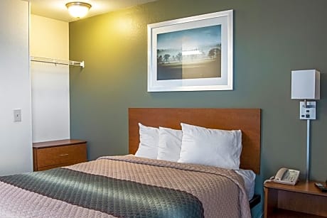Studio 1 Queen Bed Non-Smoking