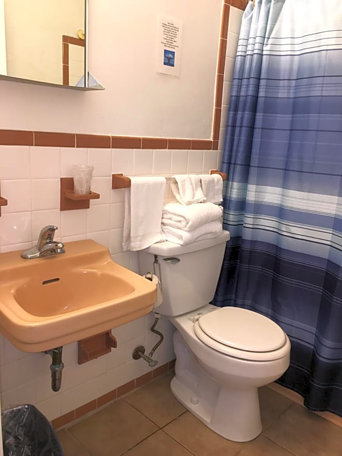 Wachapreague Inn - Motel Rooms