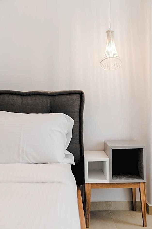 Super Paradise Hotel