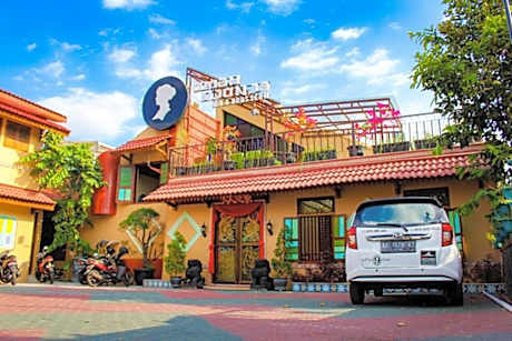 Omah Njonja Bed & Brasserie