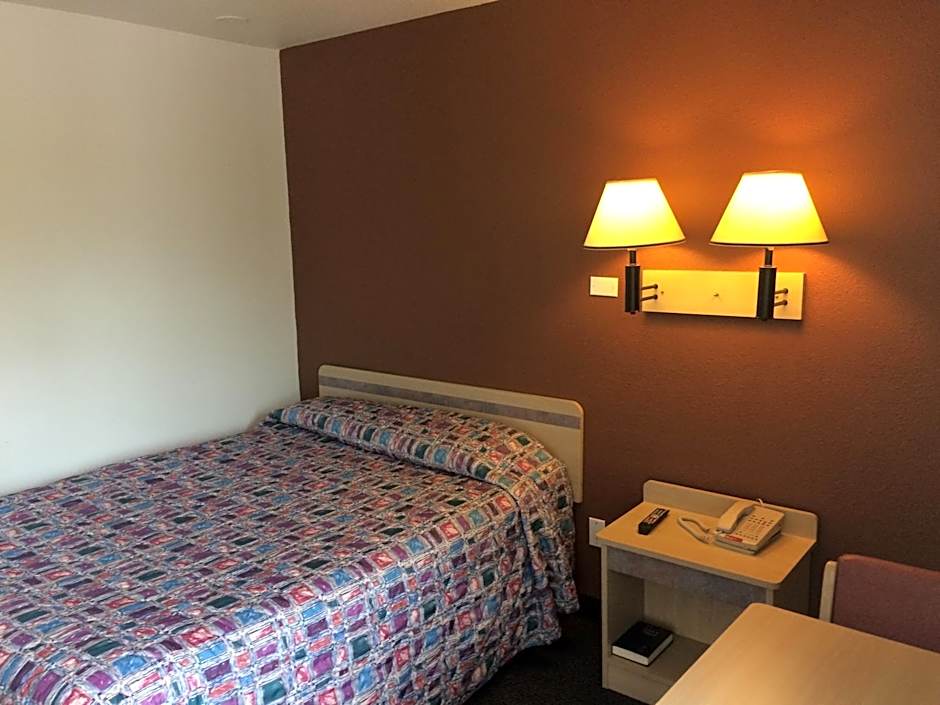 Travelodge by Wyndham Raton