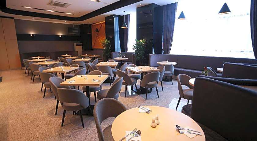 Imperial Riverbank Hotel