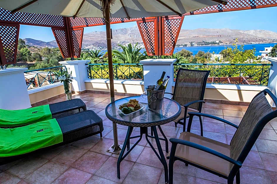 Crithoni's Paradise Hotel