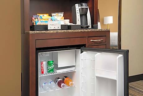 1 King Premium W/In-Room Drinks-Snacks