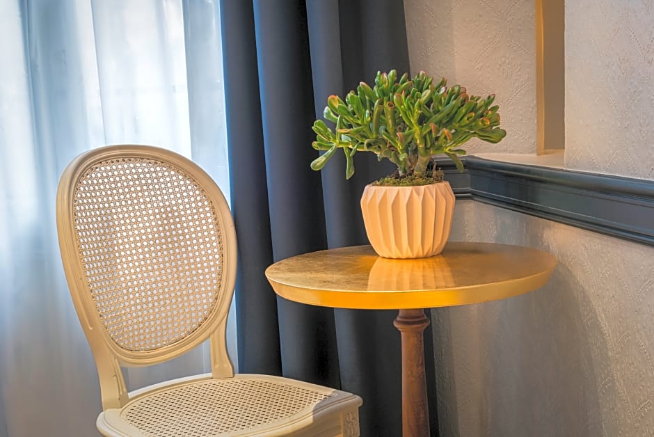 Hotel de Neuve by Happyculture