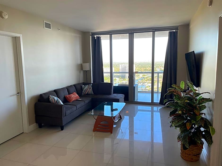 Stunning Penthouse Suite Waterfront 2BD 2BA