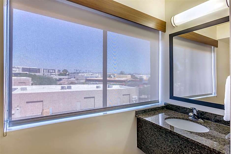 Best Western Plus Scottsdale Thunderbird Suites