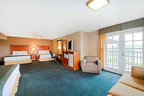 One-Bedroom Suite with 3 Queen Beds, Non-Smoking