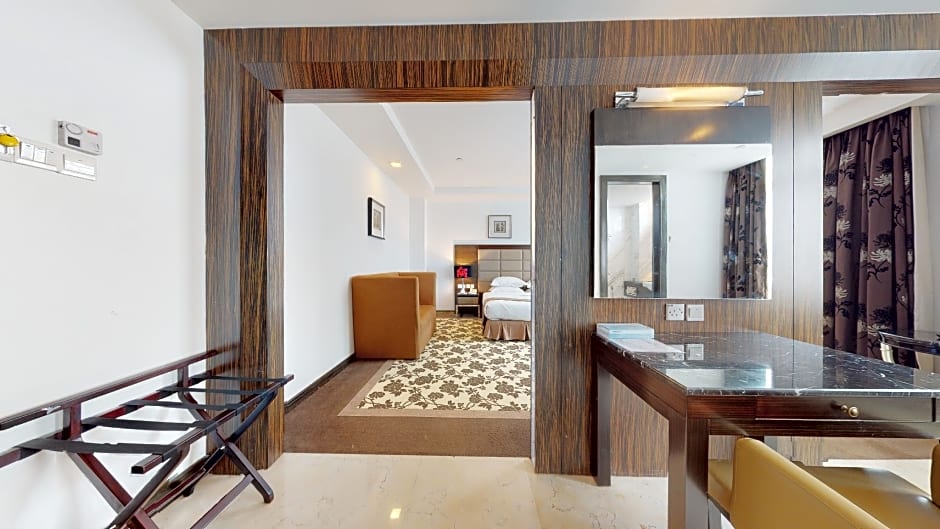 Crown Garden Hotel