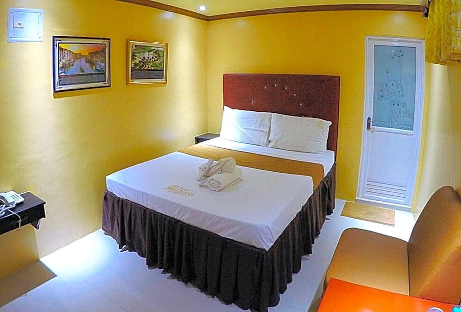 RedDoorz Plus @ Taj Hotel Tuguegarao