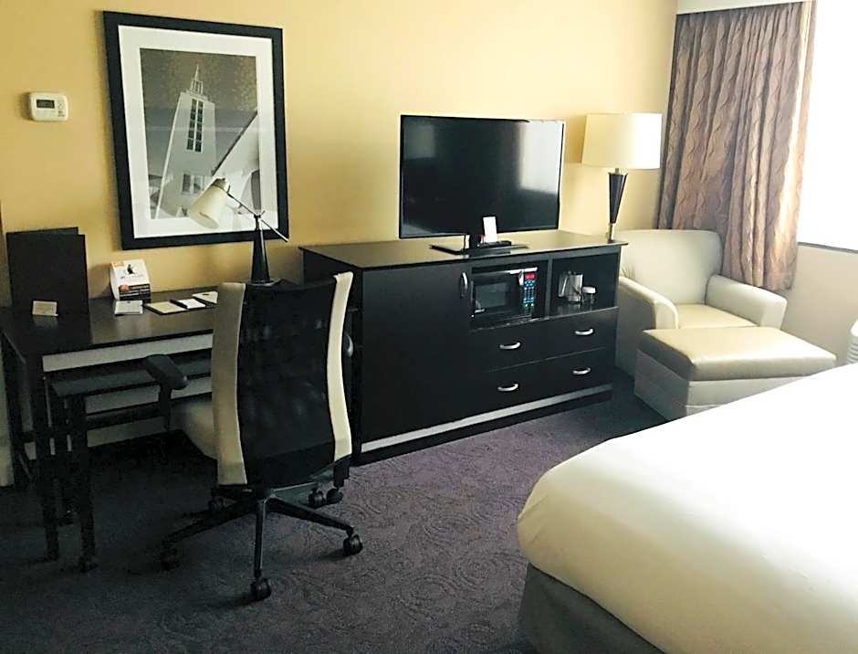 The Strathallan - A DoubleTree By Hilton