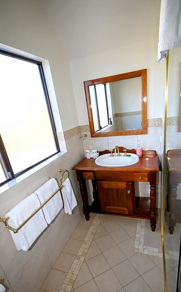 Clarendon Forest Retreat