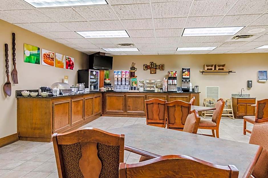 Quality Inn & Suites Carthage near Precious Moments Chapel