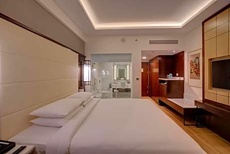 Executive King Room - Higher Floor - Early Check-in and Late Check-out (Subject to Availability)