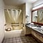 Creekside Inn & Suites