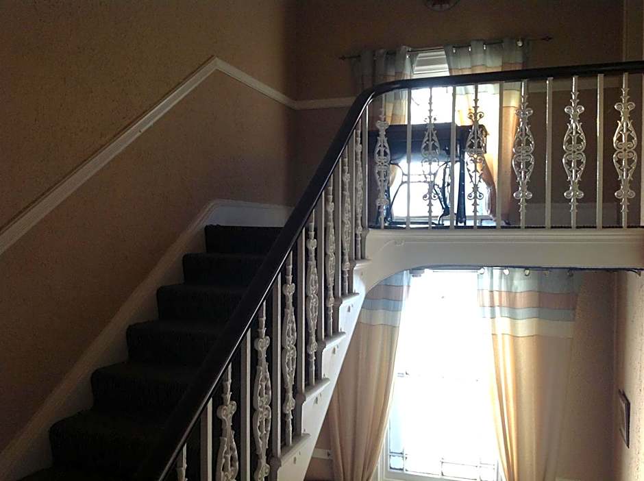 Balmoral Lodge Hotel