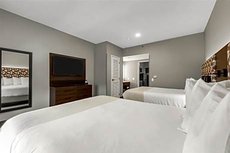 Suite with Two Queen Beds and Full Kitchenette - Mobility Access/Non-Smoking