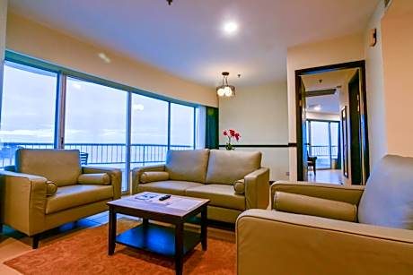 Three-Bedroom Suite (Newly Renovated)