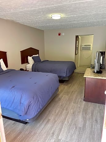 Queen Room with Two Queen Beds - Non-Smoking