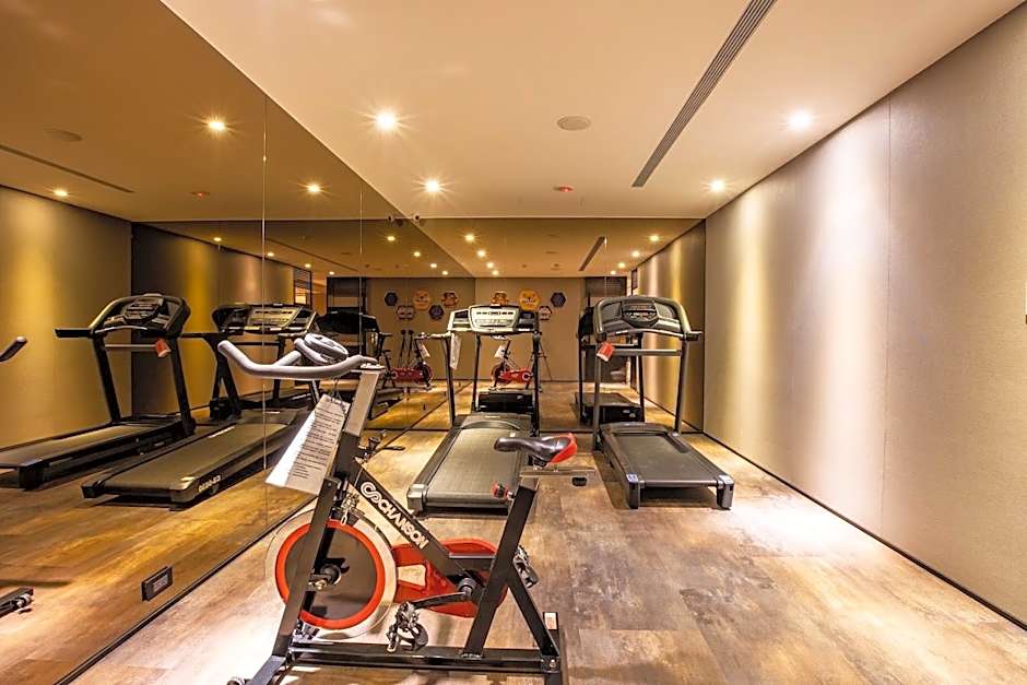 CHECK inn SELECT Chiayi RenAi