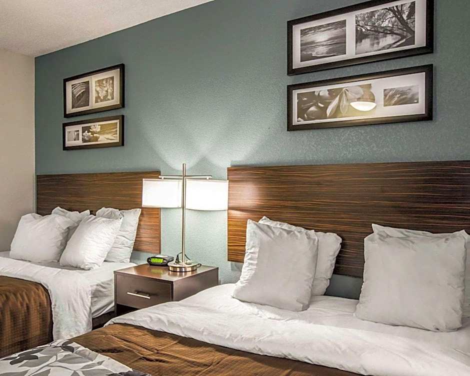 Photo 1 of 7 of 2 Queen Beds