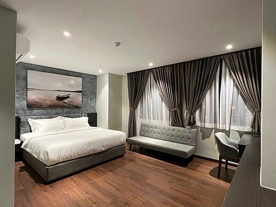 ALL IN HOTEL