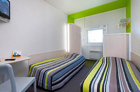 Standard Twin Room with Shared Bathroom