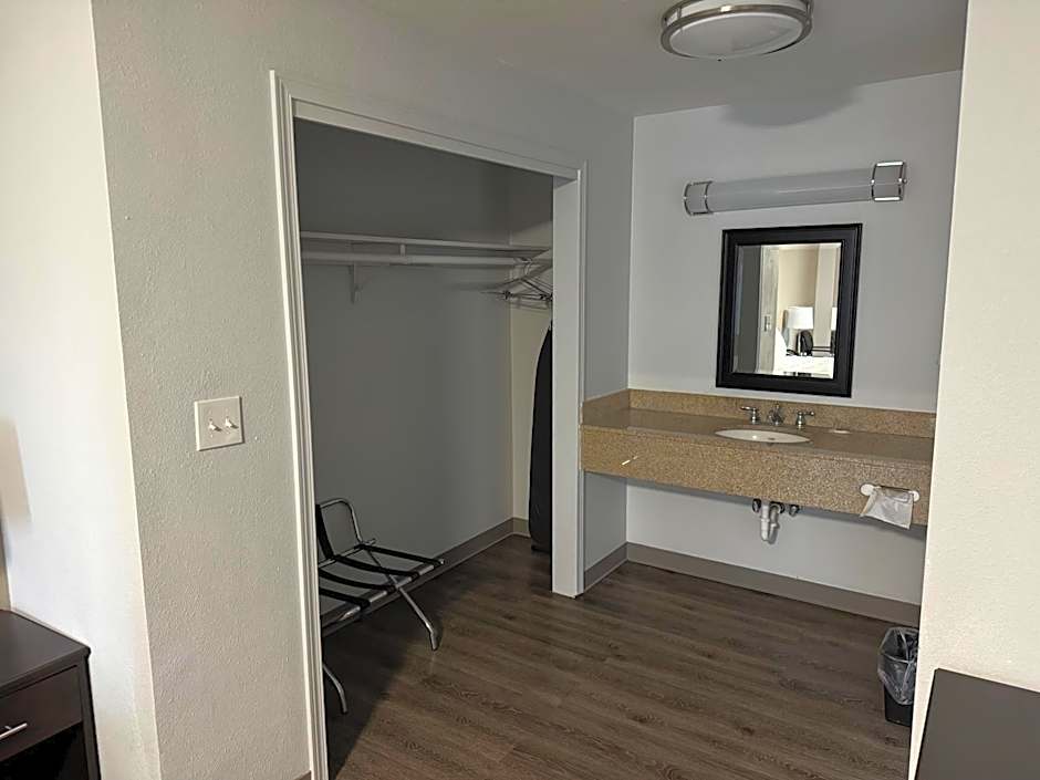 Studio 6 Suites Vancouver WA Waterfront