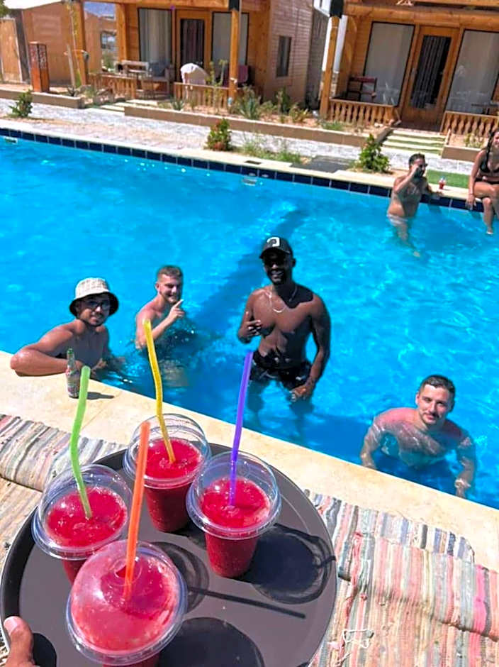 Green Beach Camp & Hotel