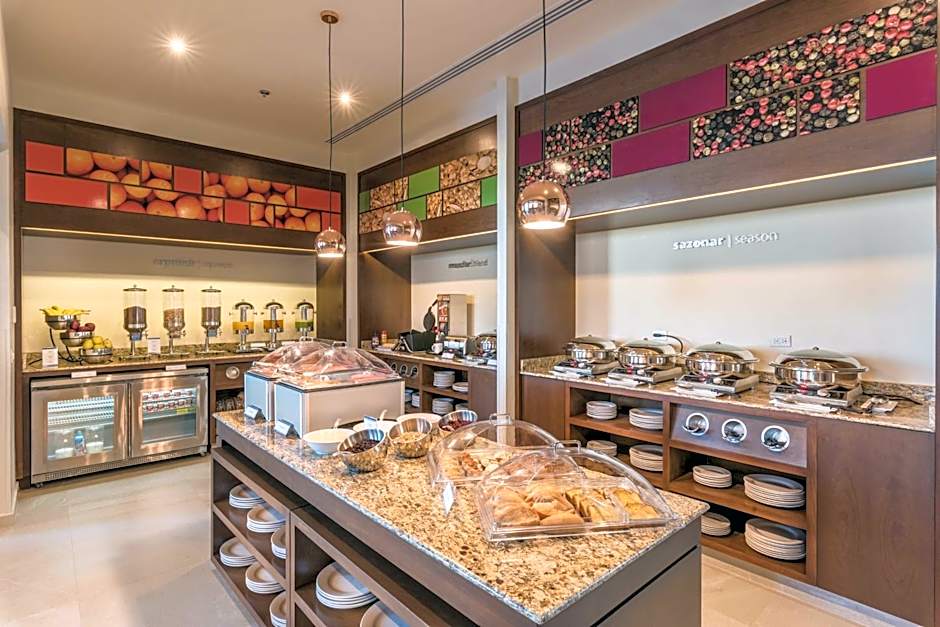 Hampton Inn & Suites by Hilton Salamanca Bajio