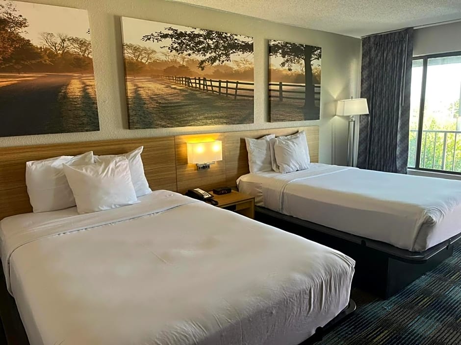 Days Inn & Suites by Wyndham Mobile