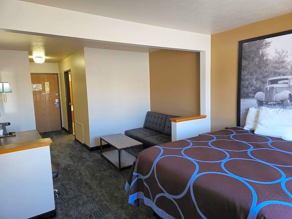 AmeriVu Inn and Suites Shawano WI