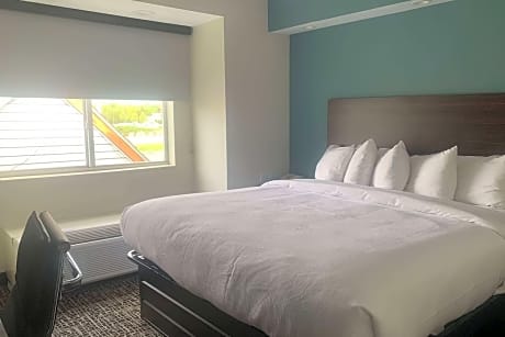 2 Queen Beds Mobility/Hearing Accessible Room Roll-In Shower Non-Smoking
