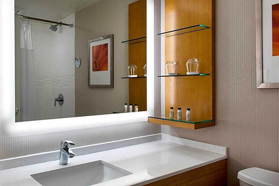 Delta Hotels by Marriott Utica