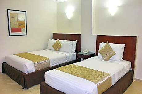 Triple Room with Desk - Non-Smoking