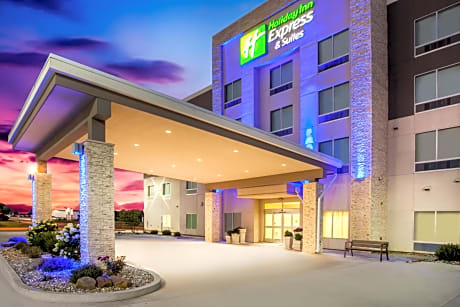 Holiday Inn Express & Suites Litchfield, an IHG Hotel