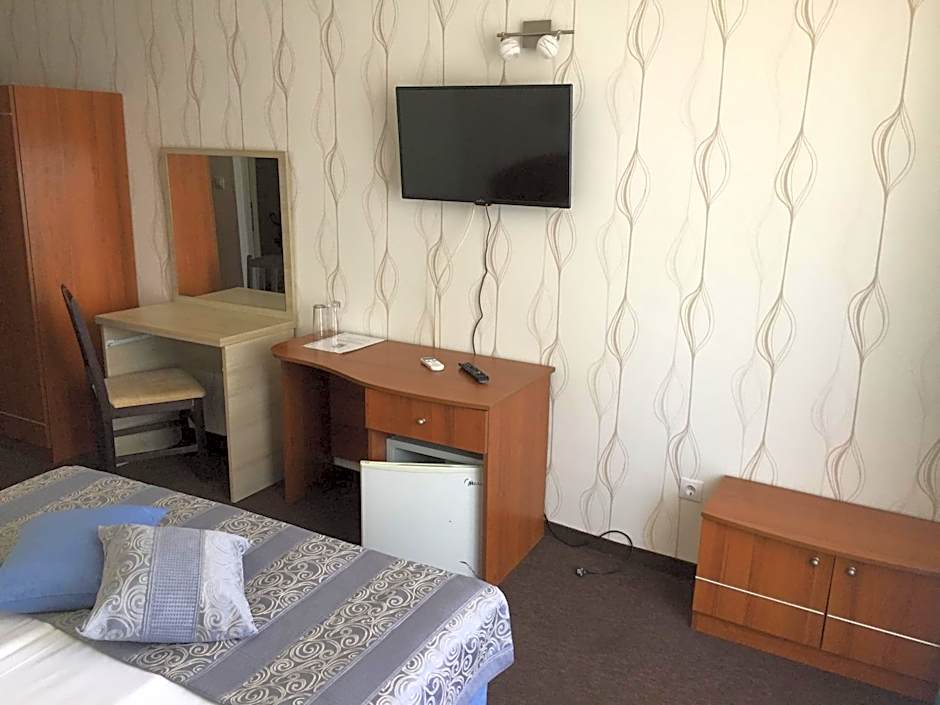 Family Hotel Lazuren Briag