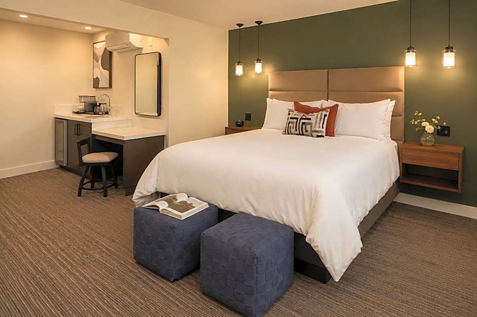 Wayside Inn