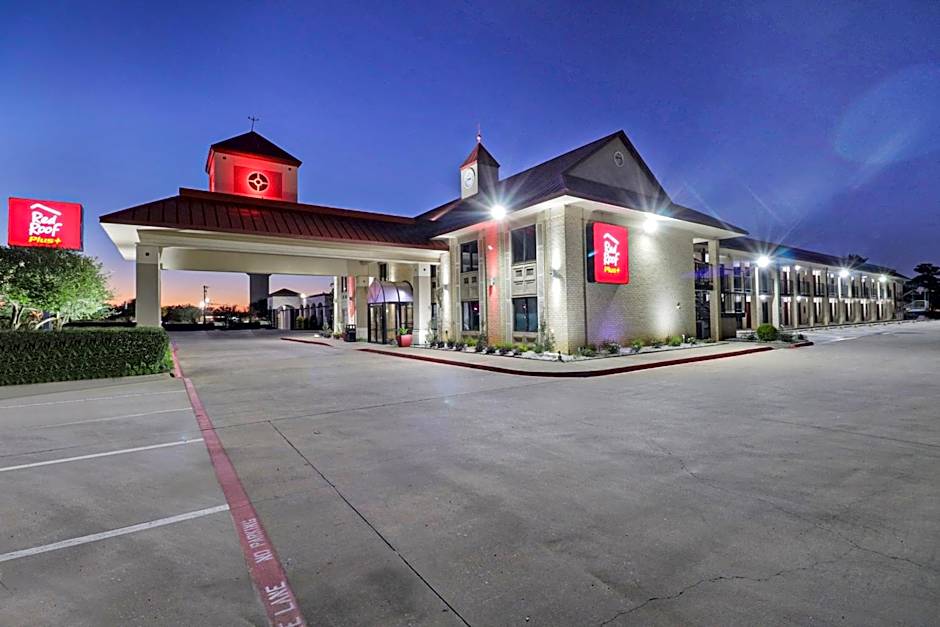 Red Roof PLUS+ Dallas - Addison