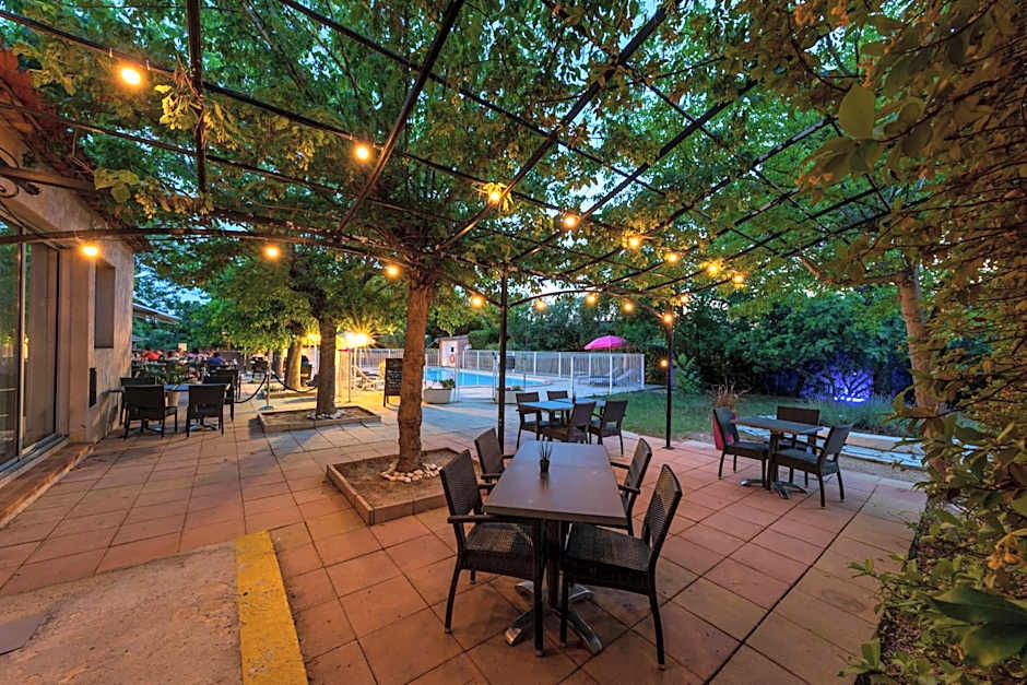 Logis Hotel Noemys pont de l'Etoile