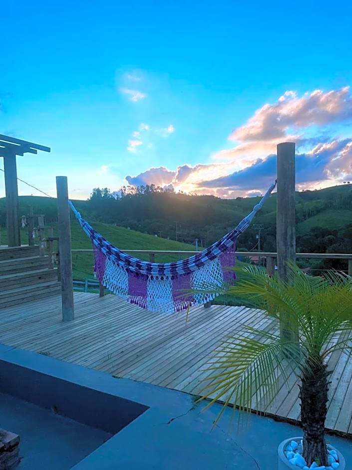 Recanto da Alegria - Casa em Cunha com Jacuzzi,Piscina,Rede,Churrasqueira,Lareira,Deck, Banco de coração