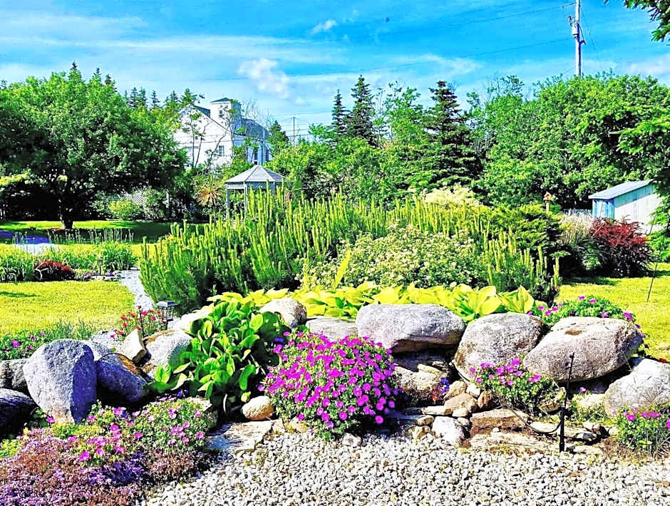 Seascape Coastal Retreat - 2 ADULTS ONLY - HOT TUB AND WITHOUT HOT TUB OCEANFRONT PROPERTY