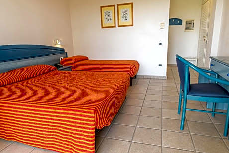 Family Room (2 Adults + 1 Child)